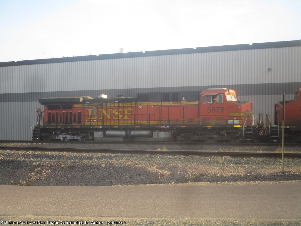 BNSF 5678